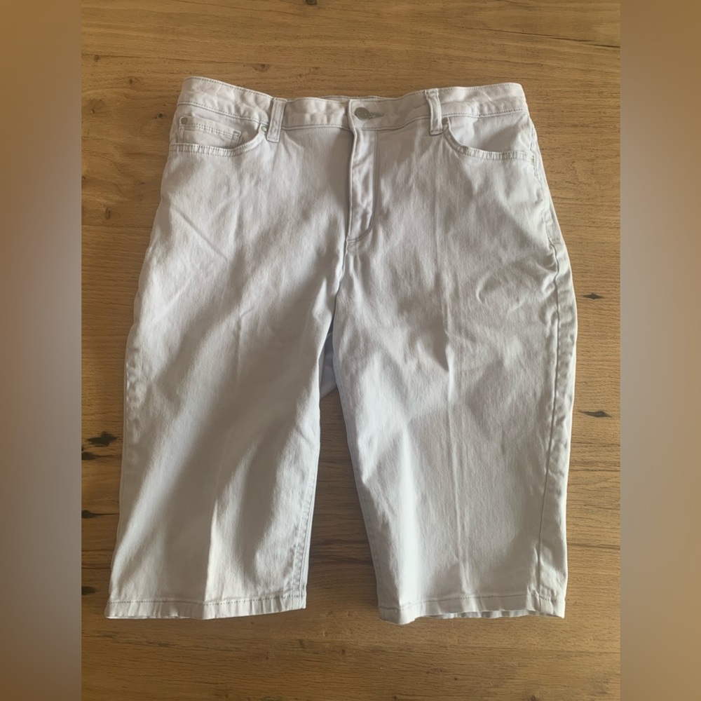 Jones New York Lexington Bermuda Short Light Blue Gray Women’s 12 Preloved